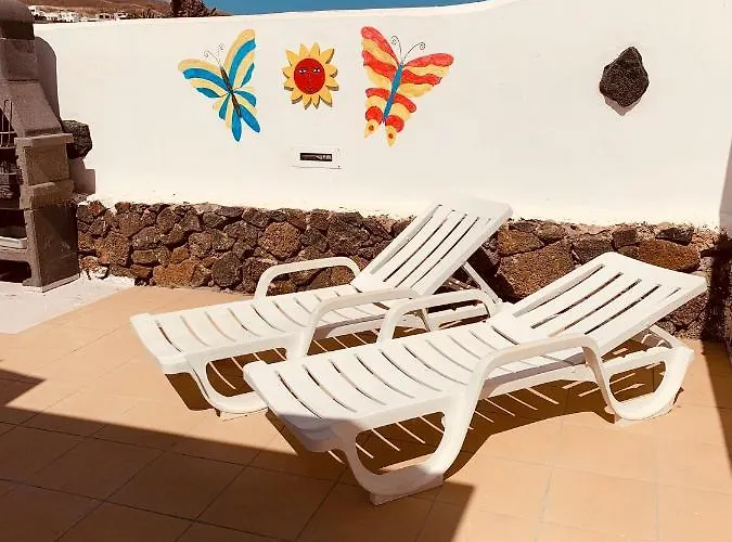 Artsy Casa Timanfaya, Playa Blanca Apartment